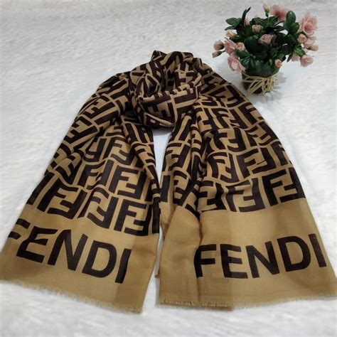 écharpe fendi femme|Fendi.